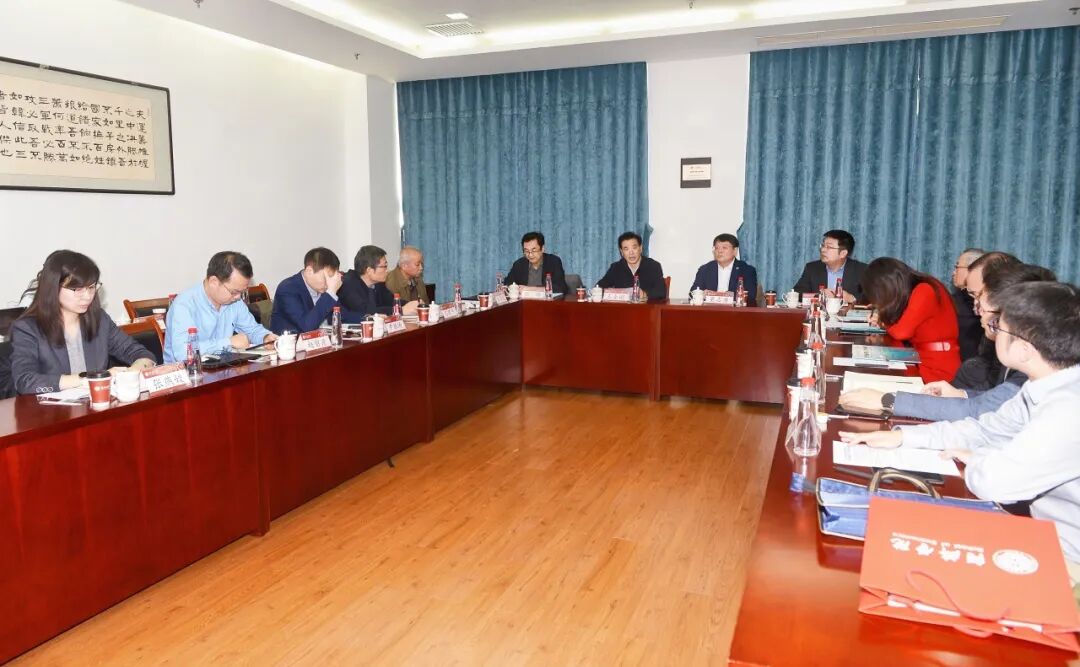 “十五五”时期经济形势与战略重点研讨会暨《农村金融研究》2026年重点选题策划会在北大经院召开