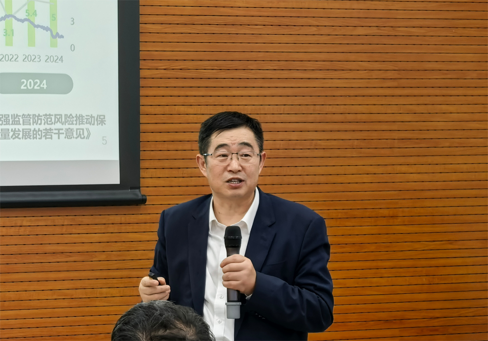 编辑后:图1 李学军演讲中.jpg