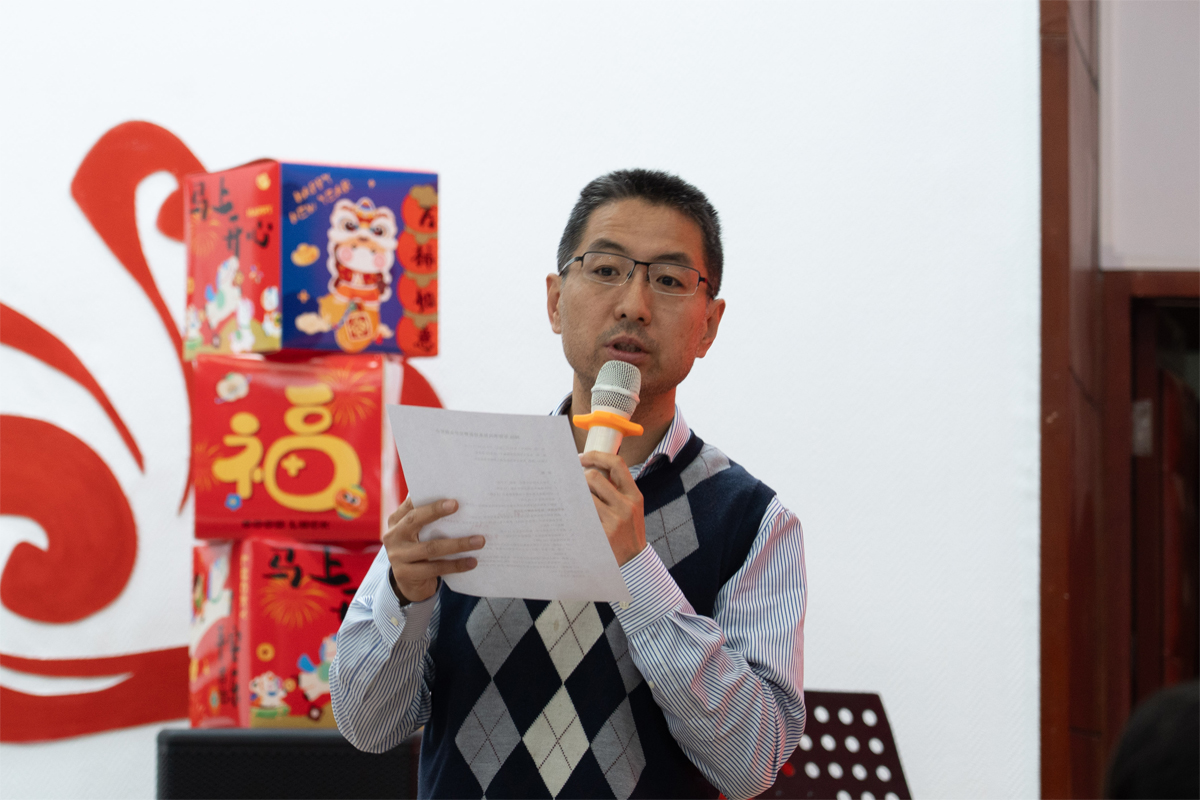 编辑后:图1 陈凯主持大会 DSC01601.jpg