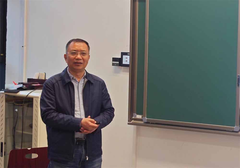 编辑后：图1 寇业富演讲中.jpg