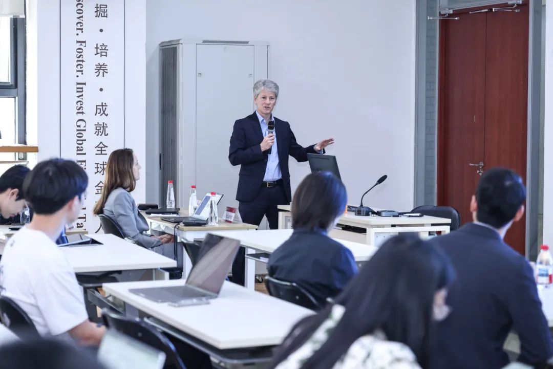 北大经院“国际组织与全球经济治理系列讲坛” | 国际货币基金组织驻华首席代表与经济学家谈世界经济前景
